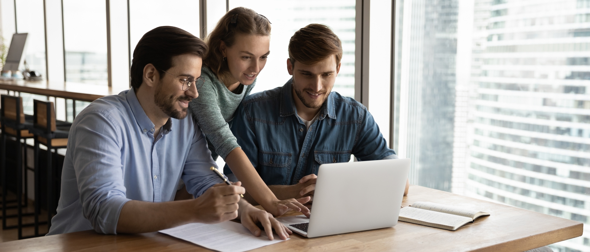 Shutterstock 2161635059